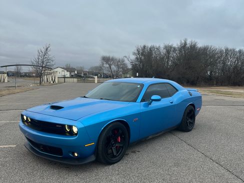 Used 2015 Dodge Challenger SRT w/ Technology Group image 1