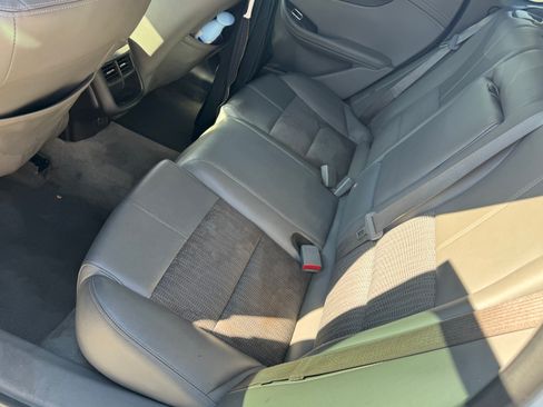 Used 2014 Chevrolet Impala LT w/ Convenience Package image 9