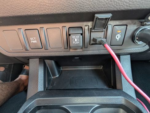 Used 2022 Toyota Tacoma TRD Off-Road AWD/4WD image 20
