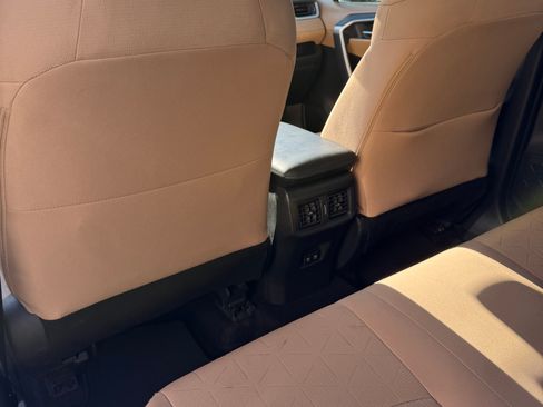 Used 2021 Toyota RAV4 XLE w/ Convenience Package FWD image 8
