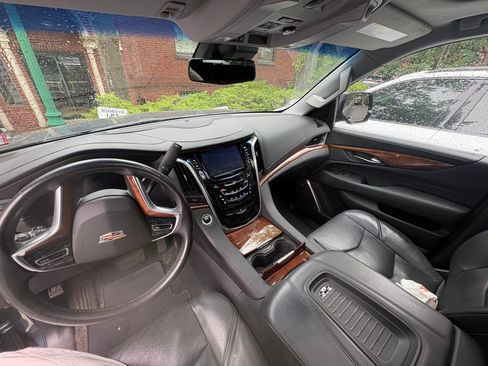 Used 2020 Cadillac Escalade Luxury AWD/4WD image 18