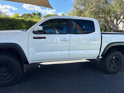 Used 2019 Toyota Tacoma TRD Off-Road image 4