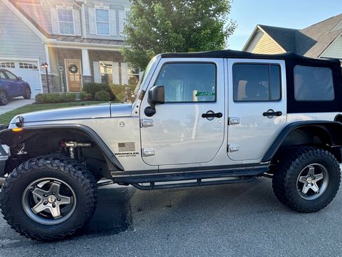 Used 2016 Jeep Wrangler Unlimited Sport w/ Quick Order Package 24S AWD/4WD image 2