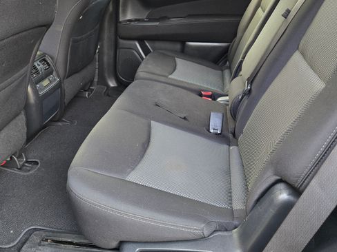 Used 2017 Nissan Pathfinder SV image 10