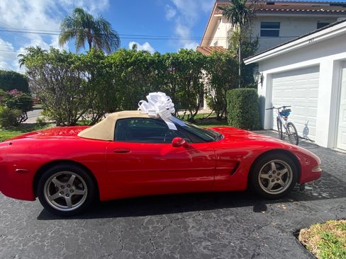 Used 2000 Chevrolet Corvette Convertible w/ Memory Pkg image 11