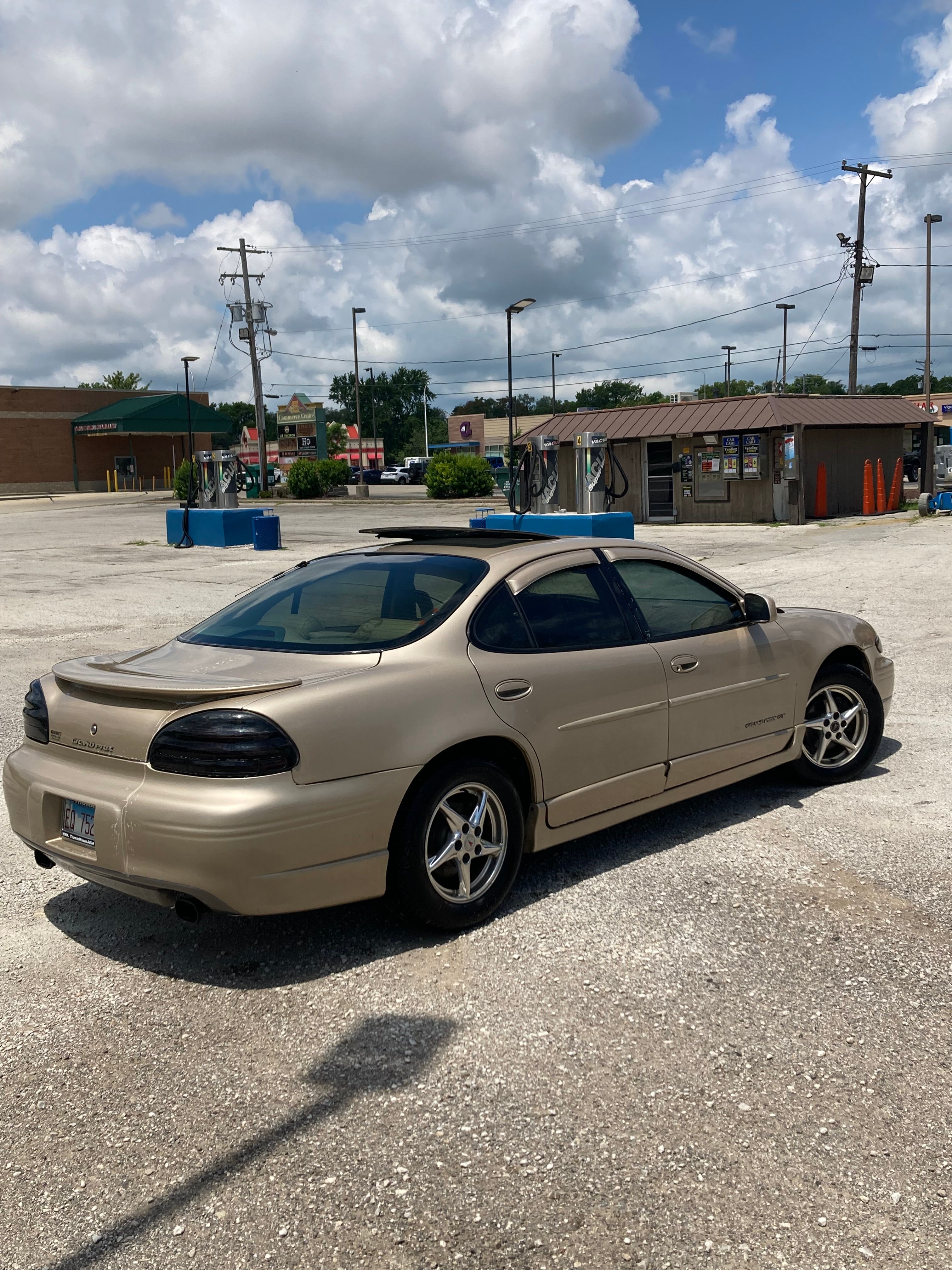 Used 2002 Pontiac Grand Prix GT w/ Opt Pkg 3 FWD image 2