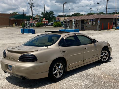 Used 2002 Pontiac Grand Prix GT w/ Opt Pkg 3 FWD image 2