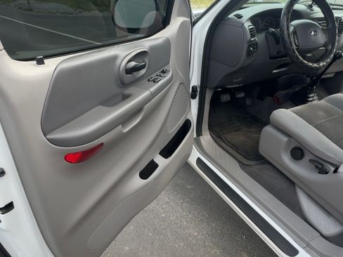Used 2004 Ford F150 XLT RWD image 9