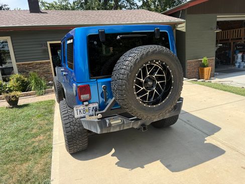 Used 2014 Jeep Wrangler Unlimited Sahara AWD/4WD image 6