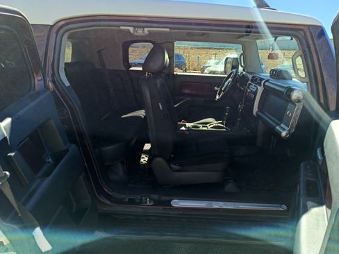 Used 2007 Toyota FJ Cruiser Sport Utility 2D image 4