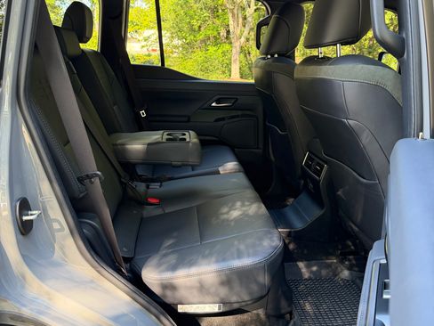 Used 2025 Lexus GX 550 AWD/4WD image 9
