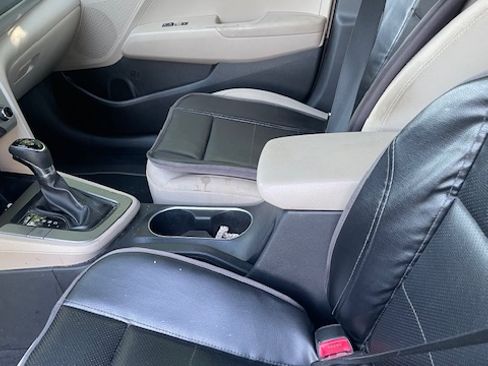 Used 2017 Hyundai Elantra SE FWD image 6