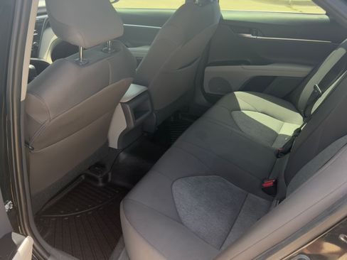 Used 2019 Toyota Camry LE FWD image 13