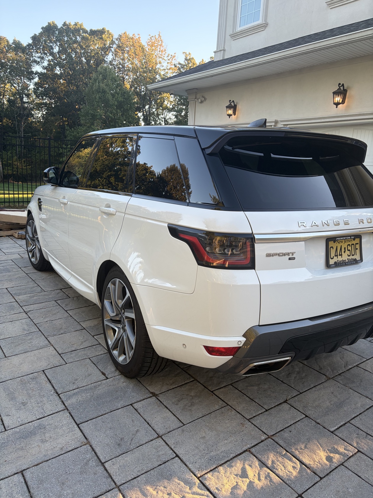 Used 2020 Land Rover Range Rover Sport HSE AWD/4WD image 12