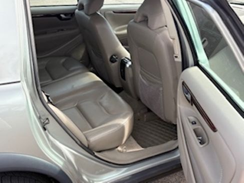 Used 2005 Volvo XC70 image 14