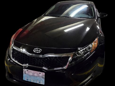 Used 2011 Kia Optima EX w/ Premium Pkg image 9