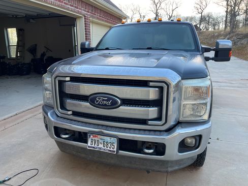 Used 2012 Ford F350 Lariat w/ Chrome Pkg image 2