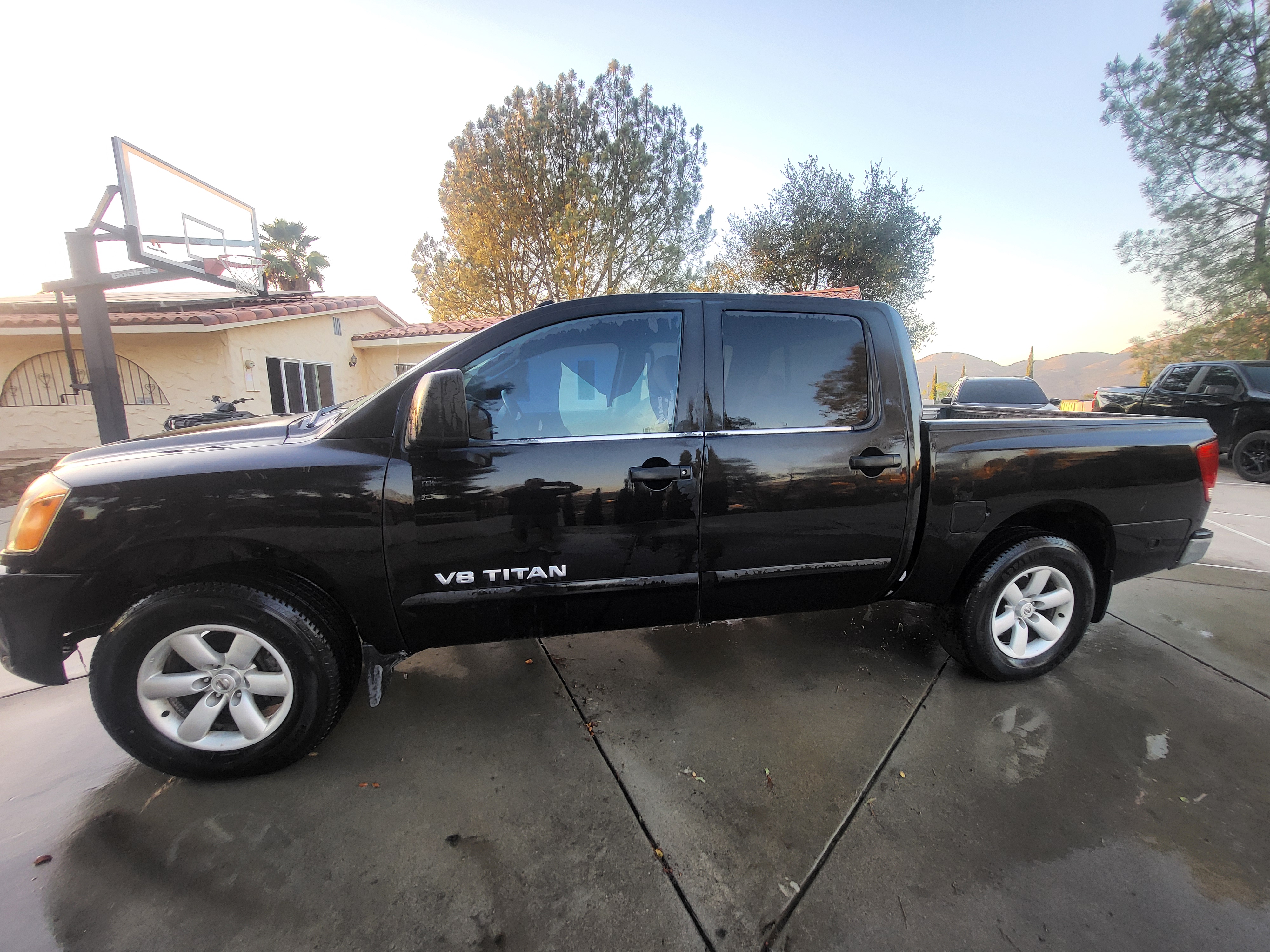 Used 2010 Nissan Titan SE w/ SE Value Truck Pkg AWD/4WD image 5