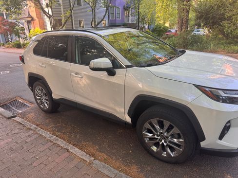 Used 2022 Toyota RAV4 XLE Premium AWD/4WD image 2