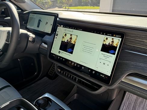 Used 2023 Rivian R1S Adventure image 18