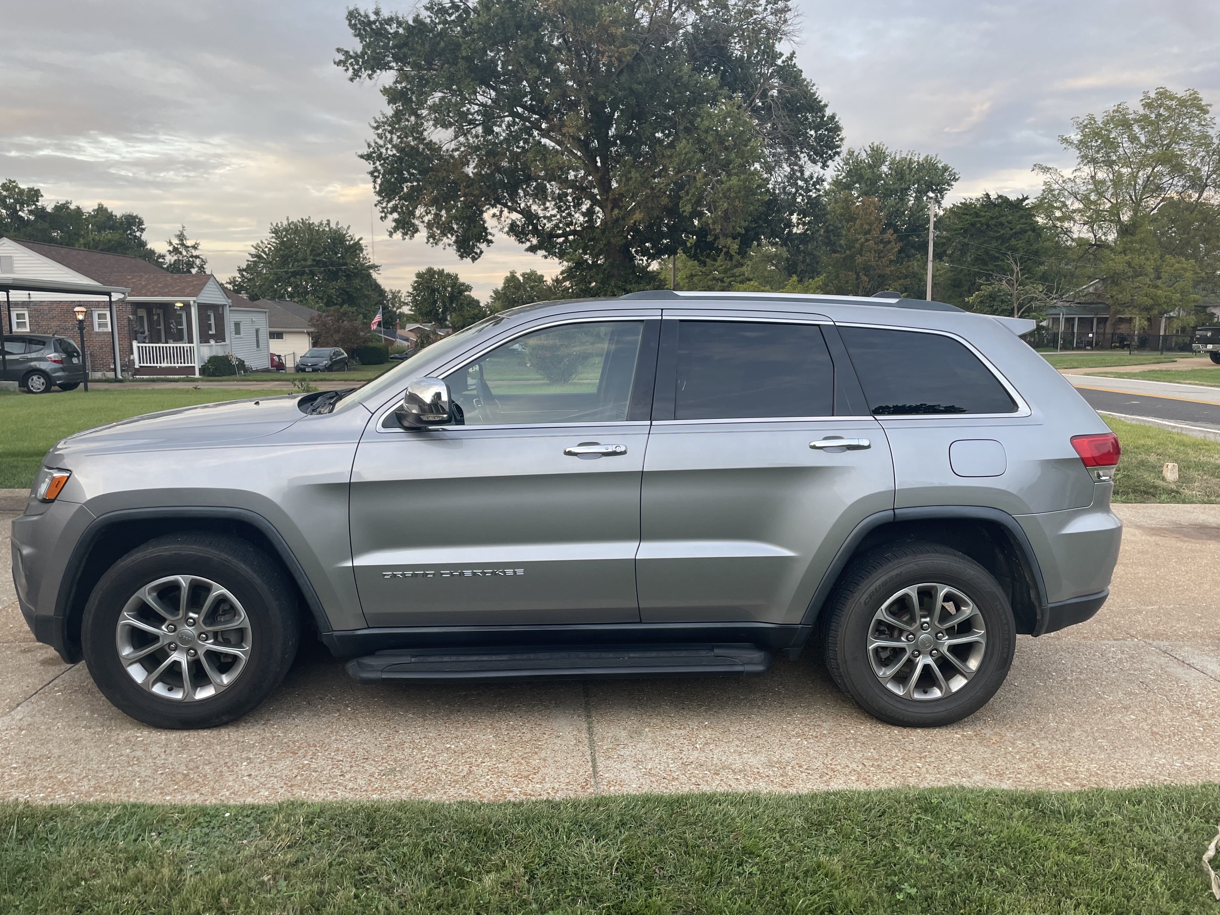 Used 2015 Jeep Grand Cherokee Limited w/ Luxury Group II AWD/4WD image 6