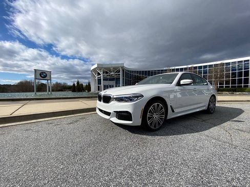 Used 2020 BMW 530e w/ M Sport Package image 1