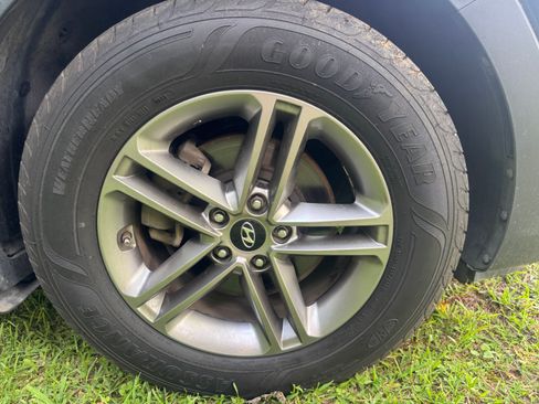 Used 2018 Hyundai Santa Fe Sport w/ 2.4L Value Package 02 FWD image 17