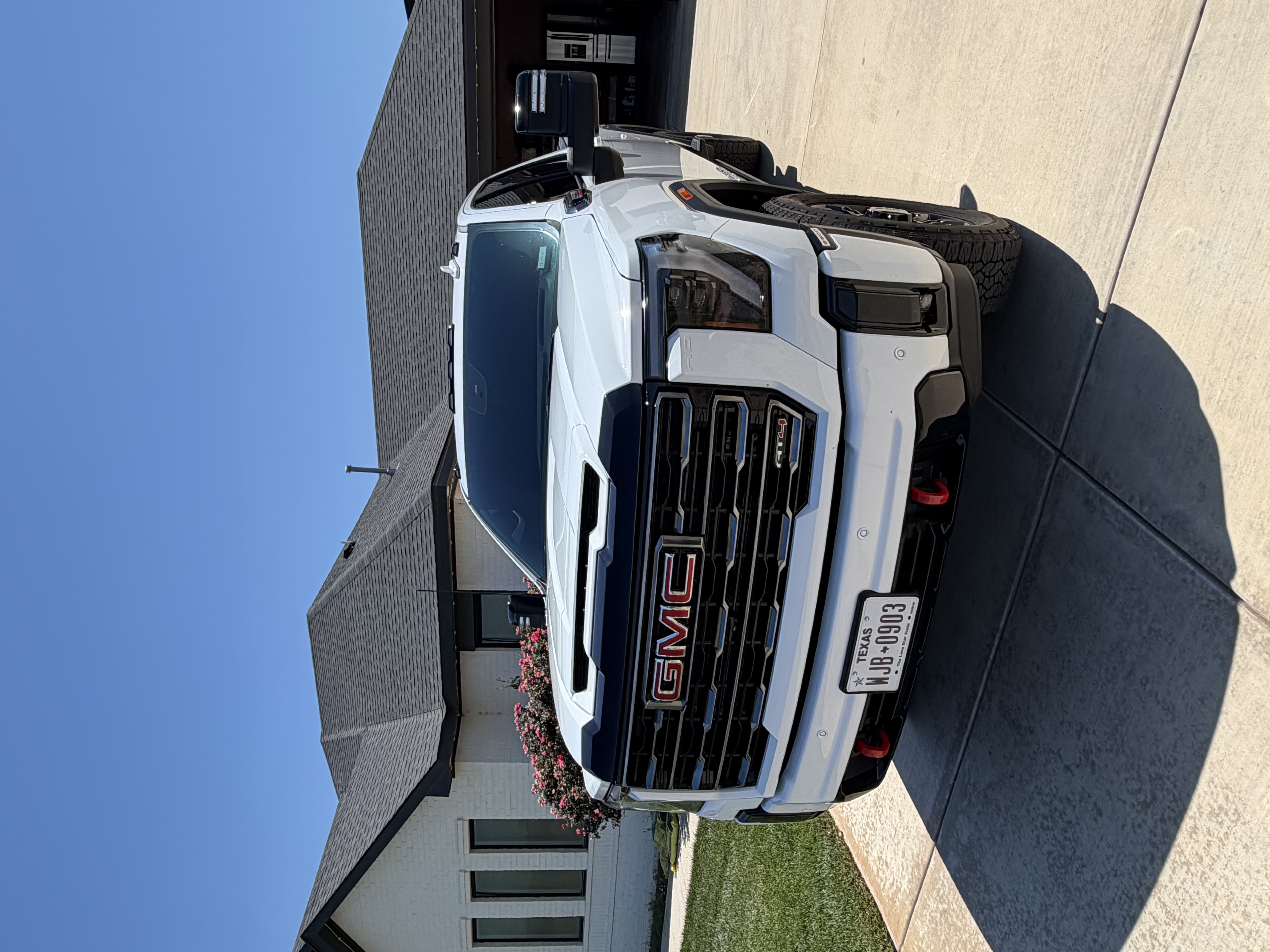 Used 2025 GMC Sierra 2500 AT4 w/ AT4 Premium Plus Package AWD/4WD image 2