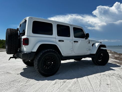 Used 2021 Jeep Wrangler Unlimited Sahara w/ Cold Weather Group image 8
