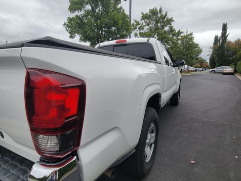 Used 2018 Toyota Tacoma SR5 image 6