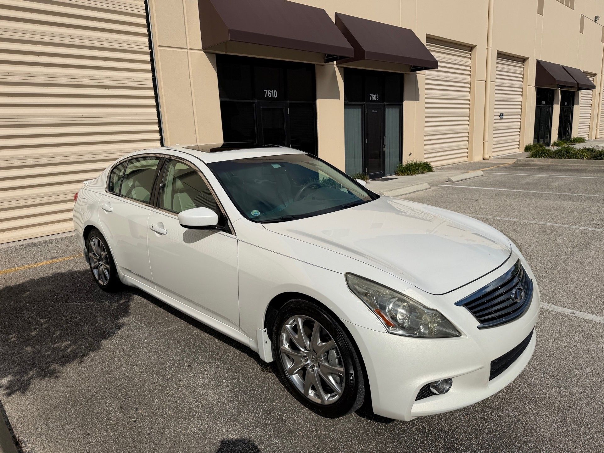 Used 2010 INFINITI G37 Journey w/ Premium Pkg RWD image 2