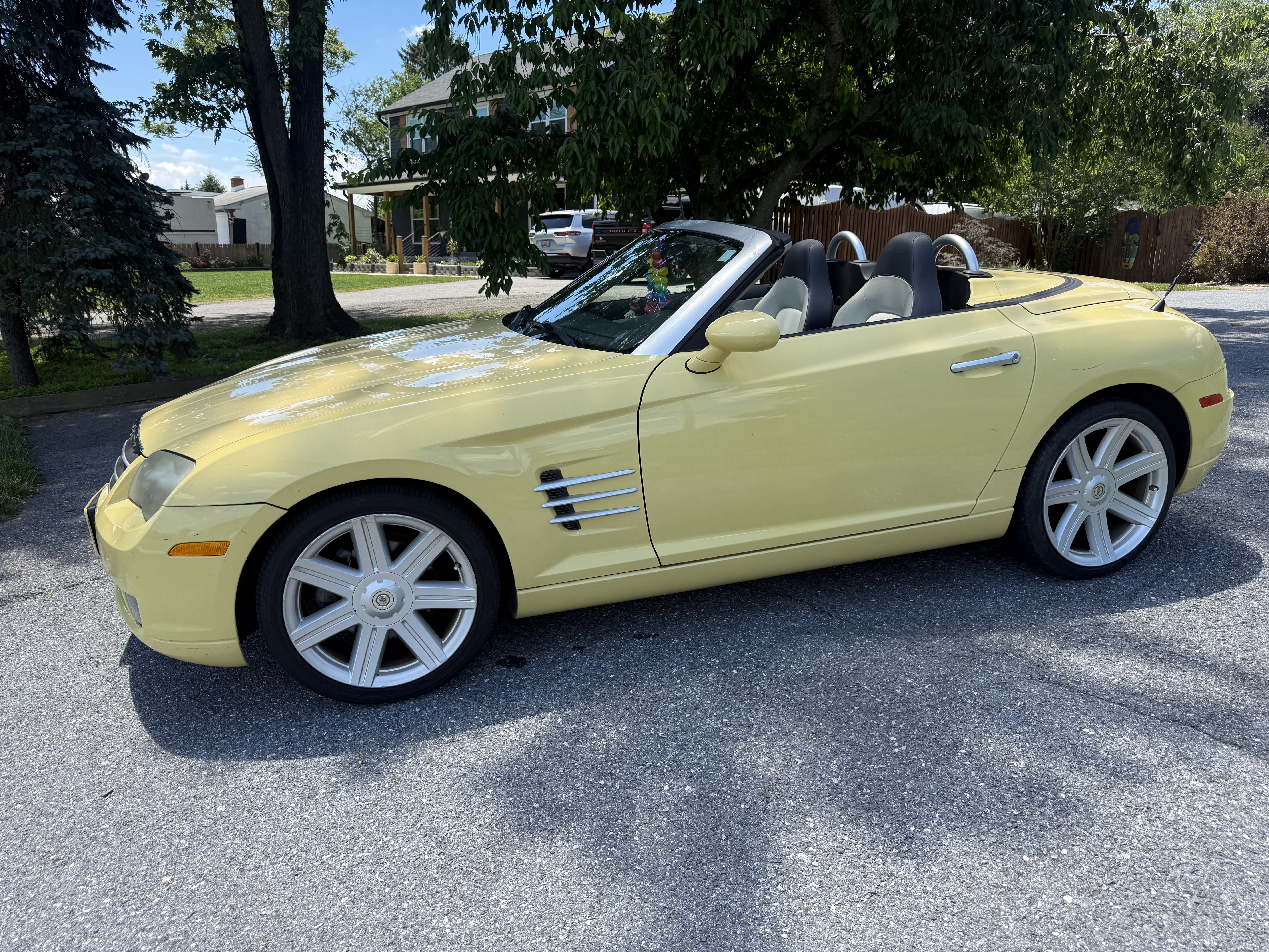 Used 2005 Chrysler Crossfire Limited RWD image 4