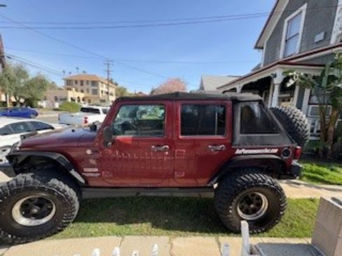 Used 2010 Jeep Wrangler Unlimited Sport image 2