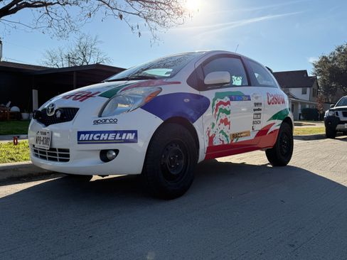 Used 2007 Toyota Yaris 2-Door Hatchback image 6