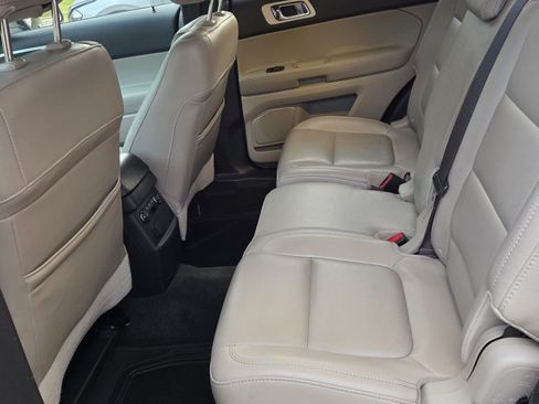 Used 2014 Ford Explorer XLT w/ Equipment Group 202A image 12