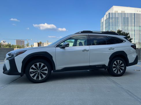 Used 2023 Subaru Outback Touring AWD/4WD image 2