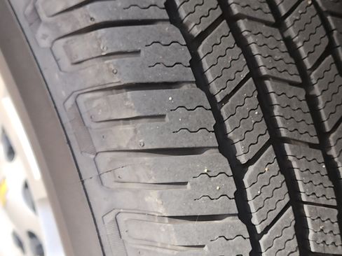 Used 2014 Chevrolet Suburban LT image 8