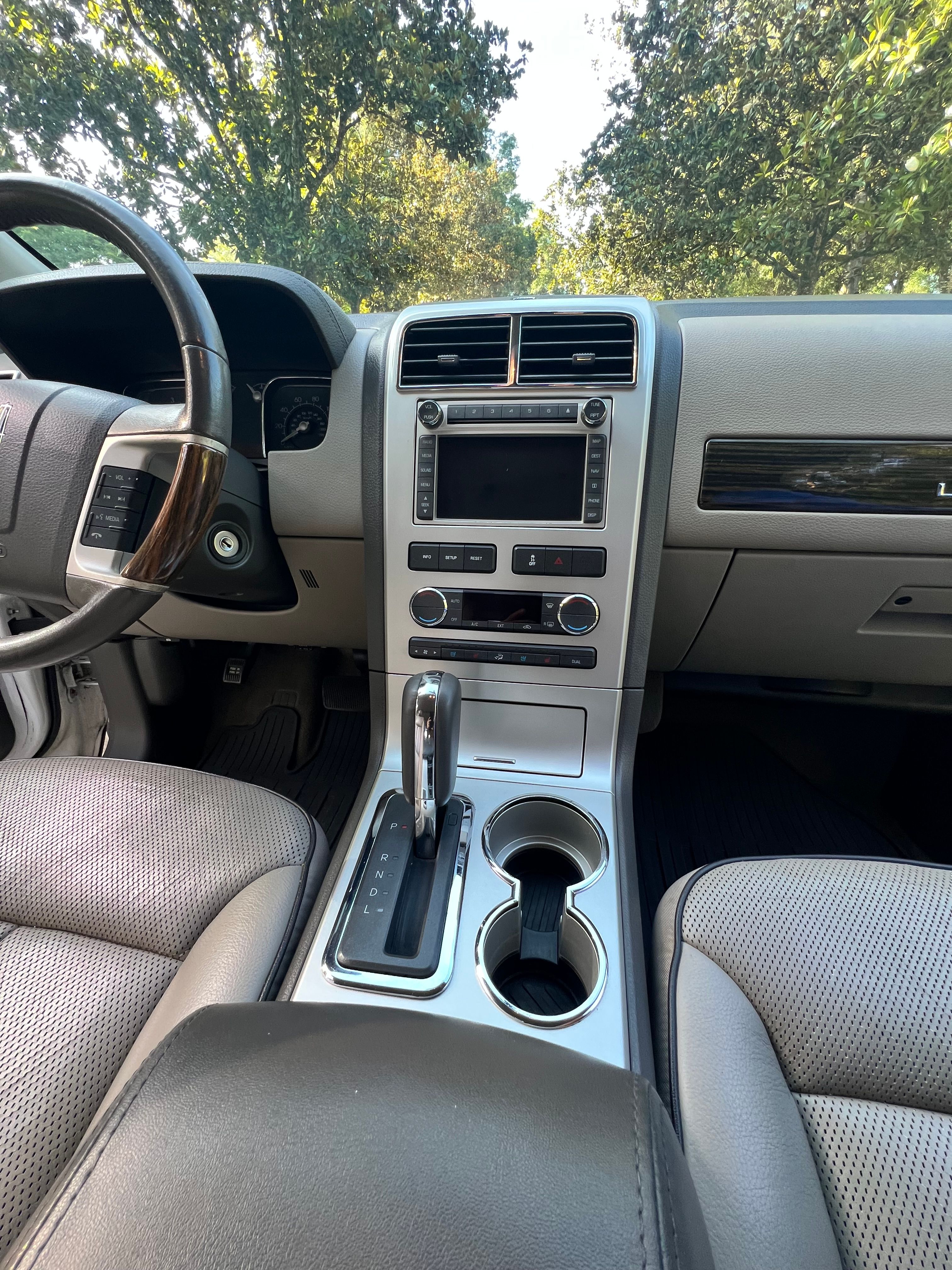 Used 2010 Lincoln MKX 2WD image 14