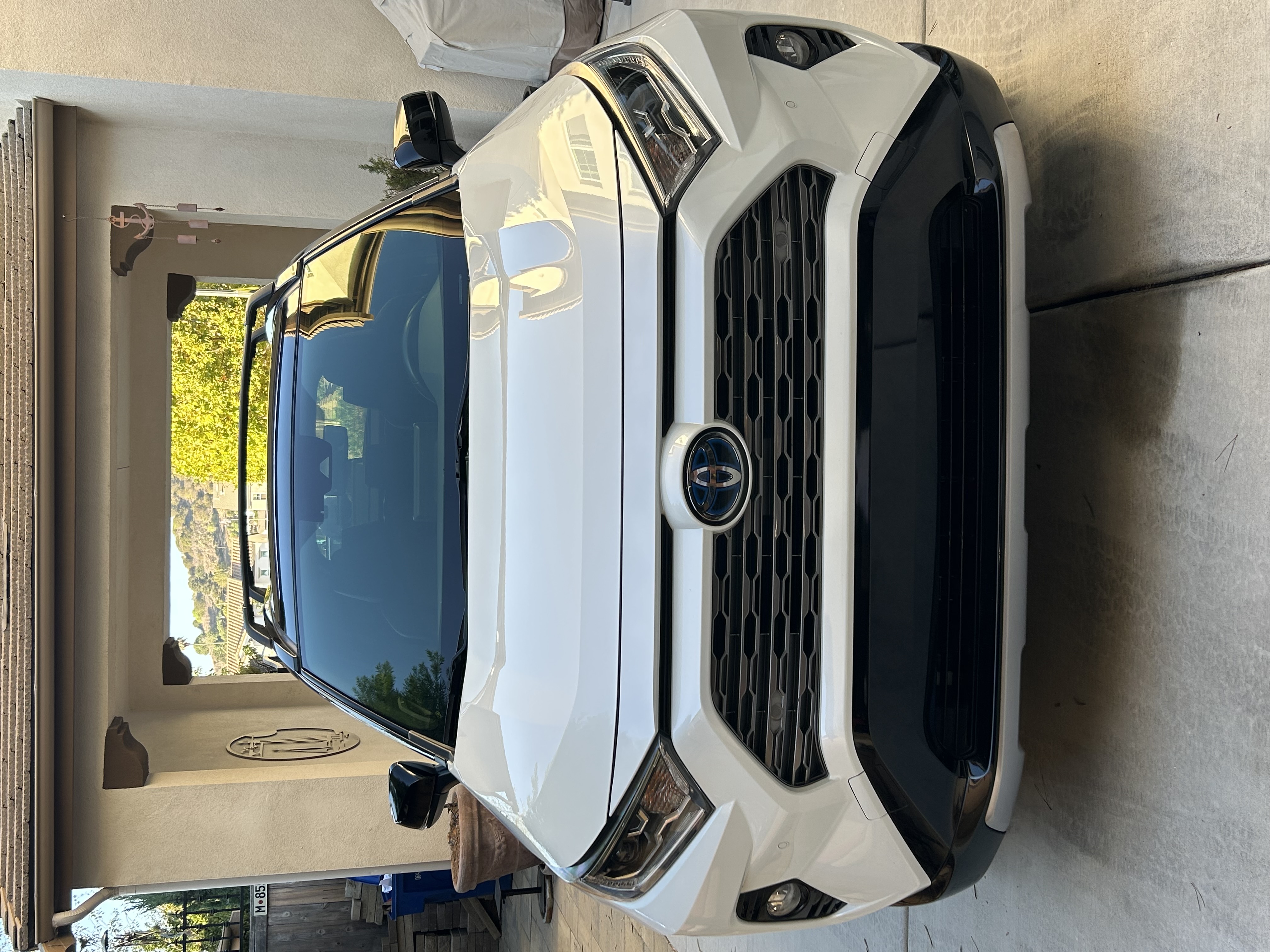 Used 2019 Toyota RAV4 XSE AWD/4WD image 2