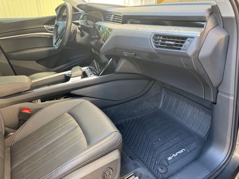 Used 2022 Audi e-tron Premium Plus image 13