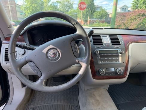 Used 2007 Cadillac DTS Luxury I w/ Sun And Sound Package FWD image 4