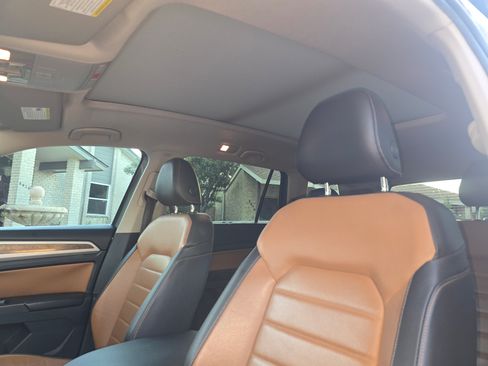 Used 2018 Volkswagen Atlas SEL Premium image 11