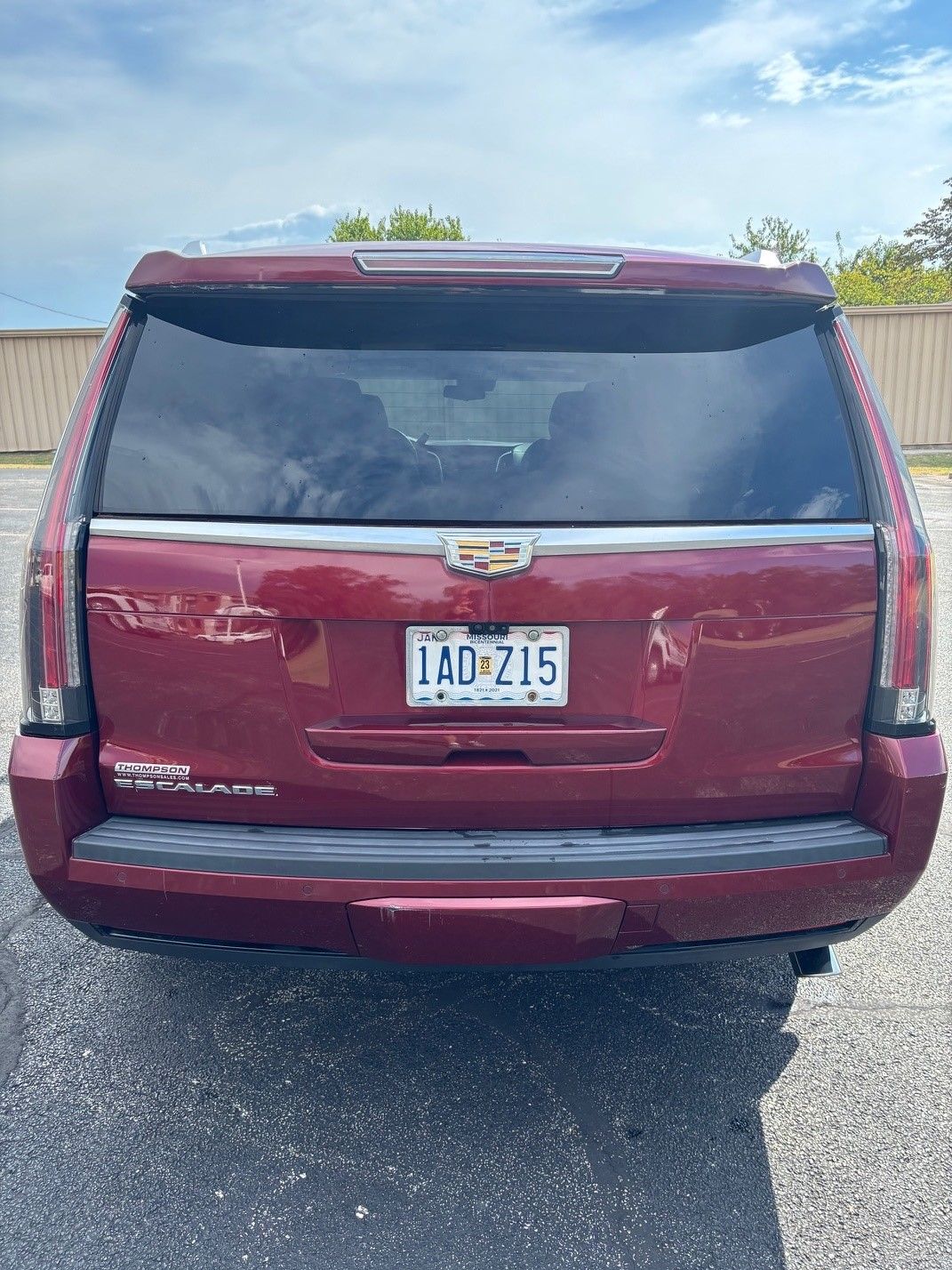 Used 2017 Cadillac Escalade Premium Luxury AWD/4WD image 4