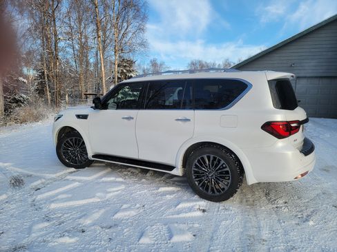Used 2024 INFINITI QX80 Sensory image 8