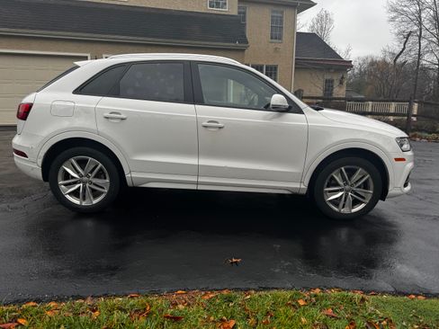 Used 2017 Audi Q3 2.0T Premium image 2