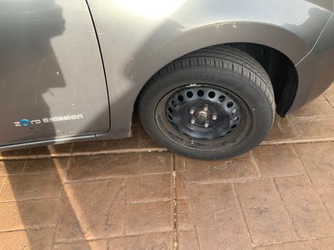 Used 2014 Nissan Leaf S image 6