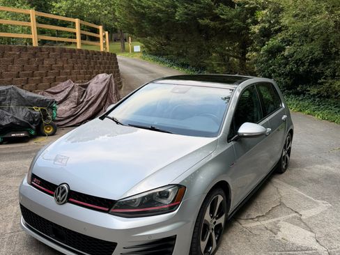 Used 2016 Volkswagen GTI Autobahn FWD image 2