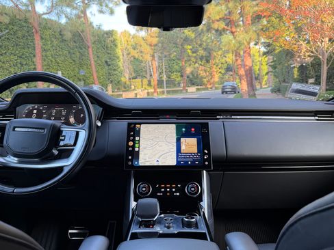 Used 2023 Land Rover Range Rover SE image 11