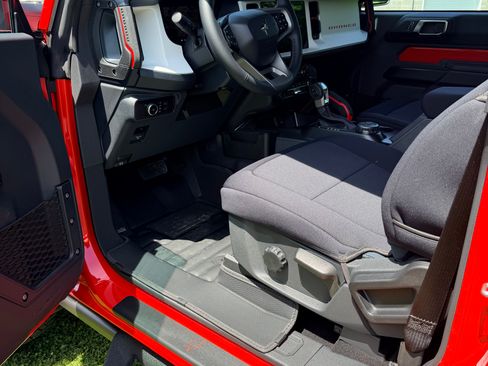 Used 2024 Ford Bronco Heritage Edition AWD/4WD image 10