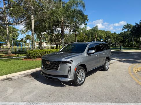 Used 2023 Cadillac Escalade Premium Luxury AWD/4WD image 5